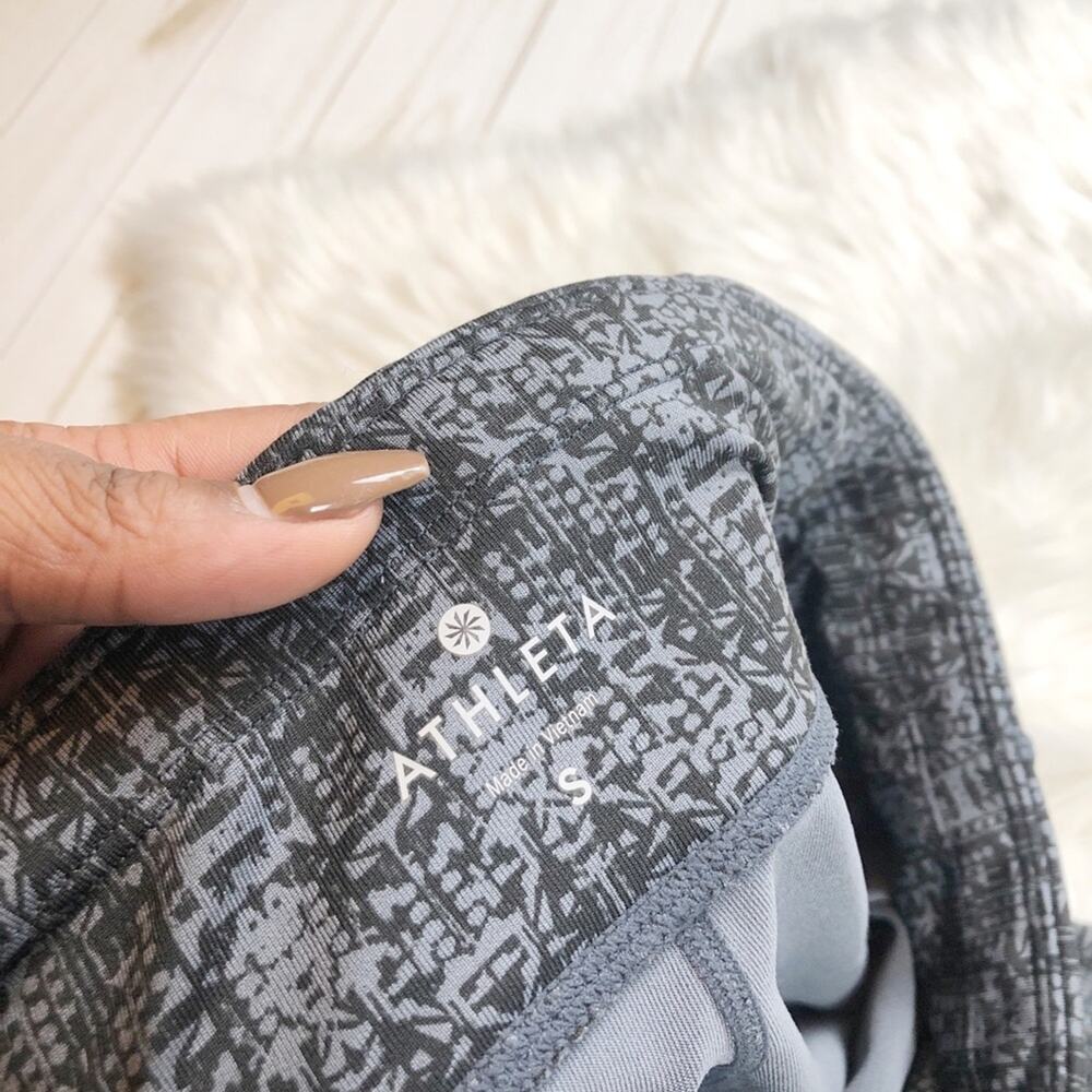 Athleta Women's Black Be Free Dapple Crop Leggings Size Small - Picture 2 of 4
